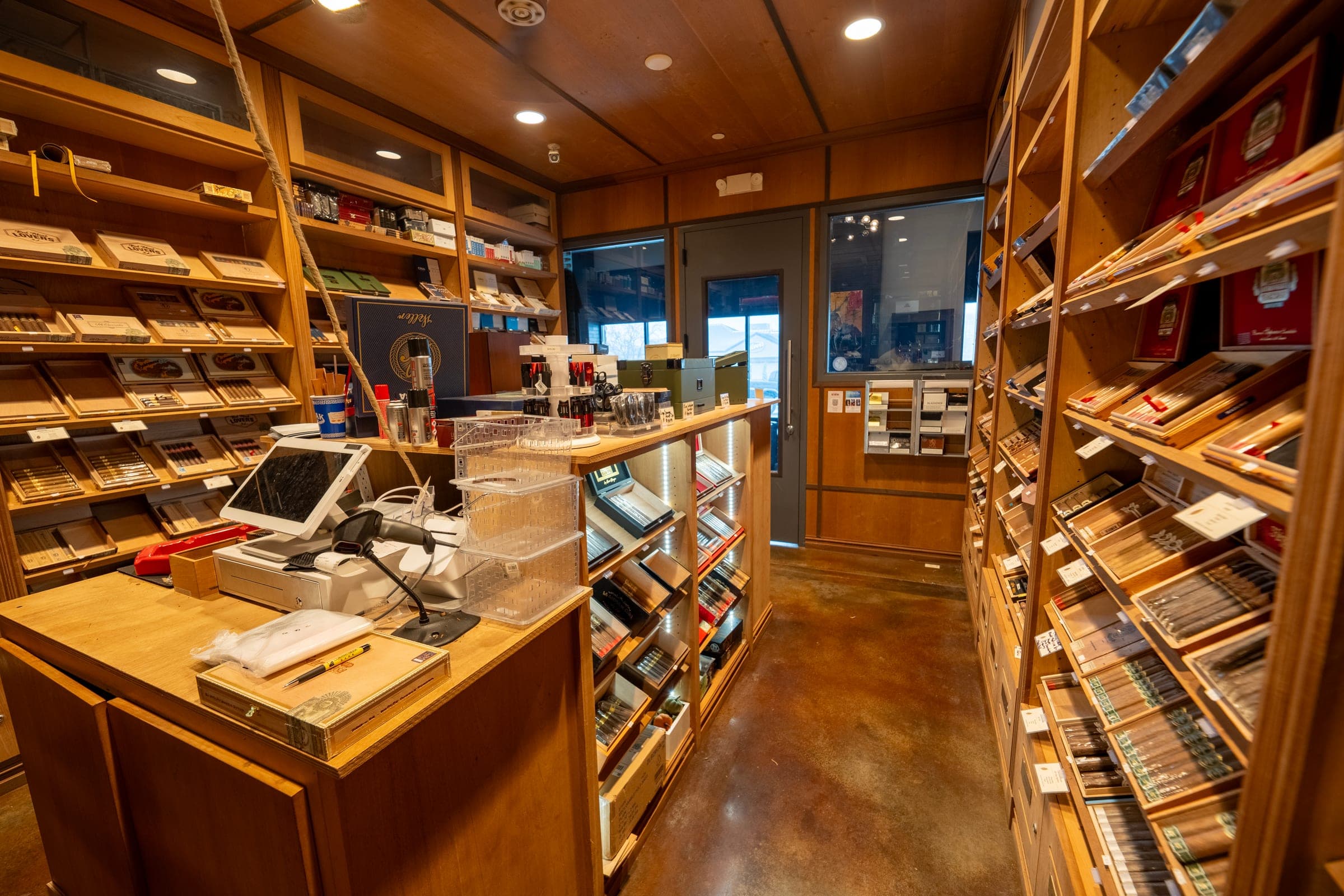 Capital Cigar Lounge — NVAR Studios commercial photography — A7404339 HDR