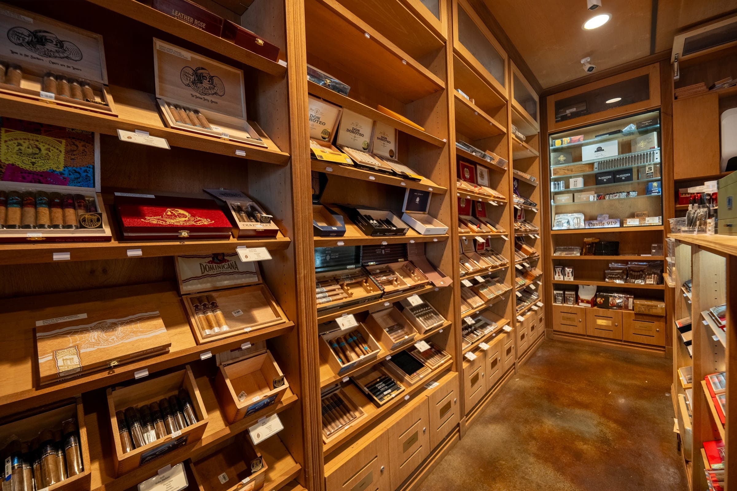 Capital Cigar Lounge — NVAR Studios commercial photography — A7404352 HDR