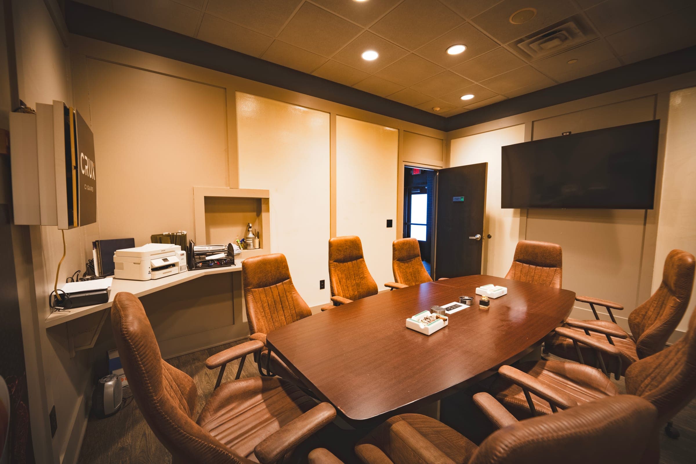 Capital Cigar Lounge — NVAR Studios commercial photography — A7404441 HDR