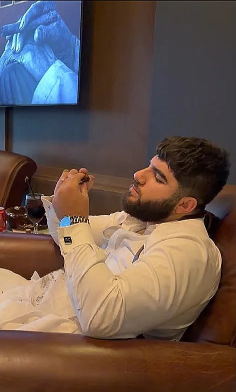 Nvar Sinclair of Lincoln, Nebraska competing at the Cigar Smoking World Championship